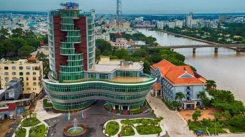 Ninh Kieu Riverside Hotel Cần Thơ Extérieur photo