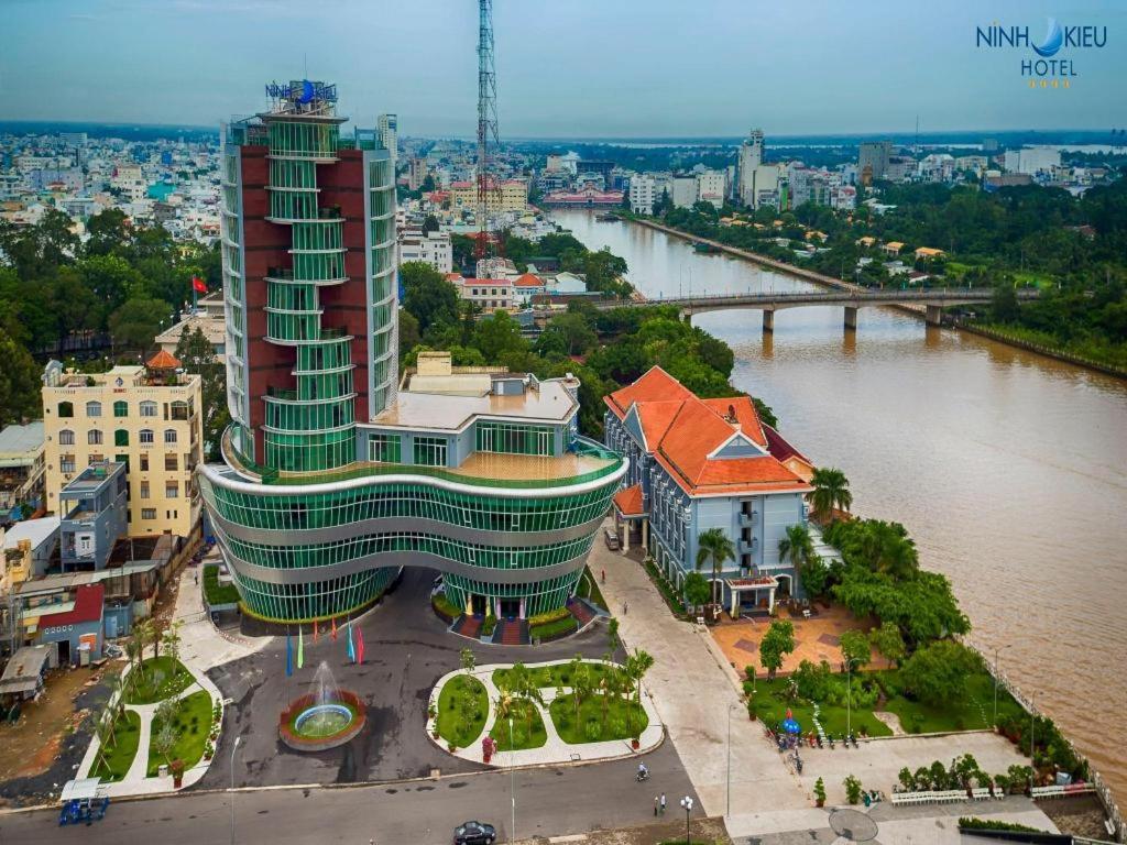 Ninh Kieu Riverside Hotel Cần Thơ Extérieur photo